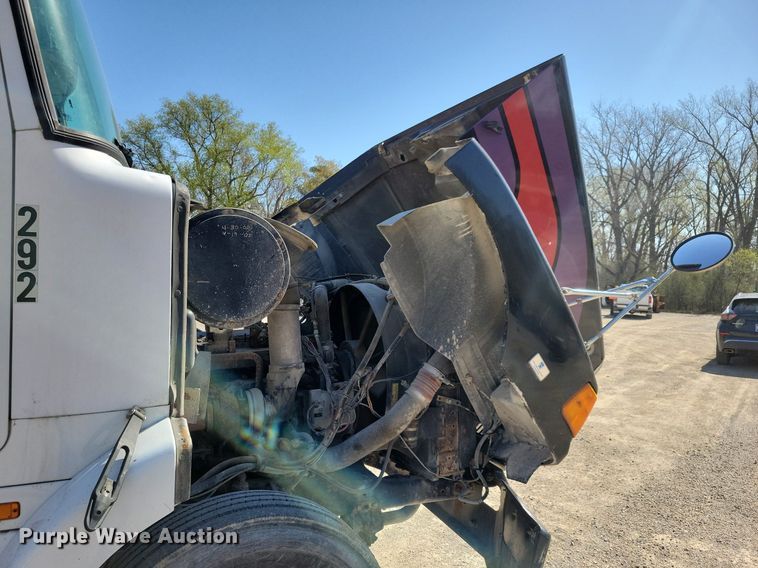 image for item JO9110 1992 White GMC WCA  semi truck