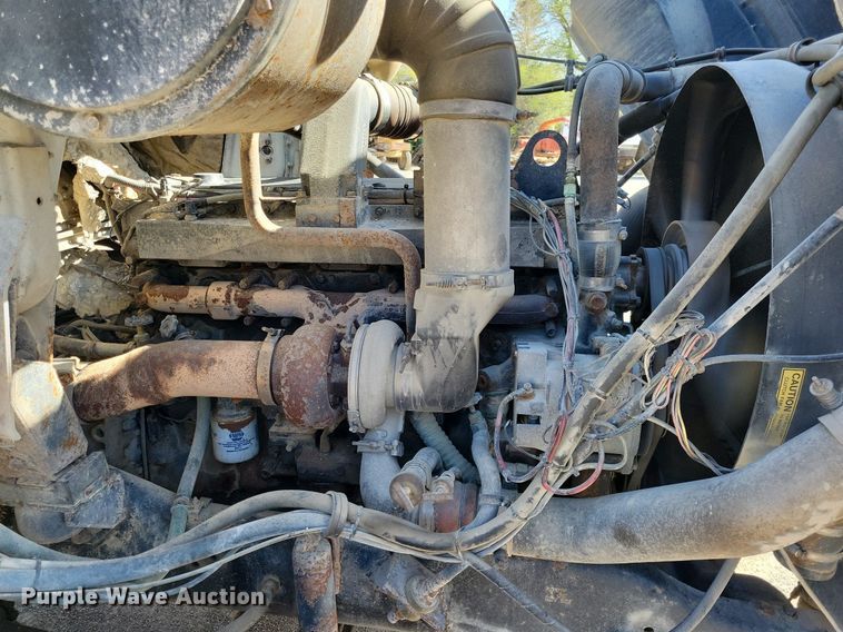 image for item JO9110 1992 White GMC WCA  semi truck