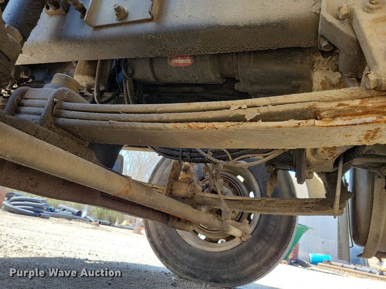 image for item JO9110 1992 White GMC WCA  semi truck