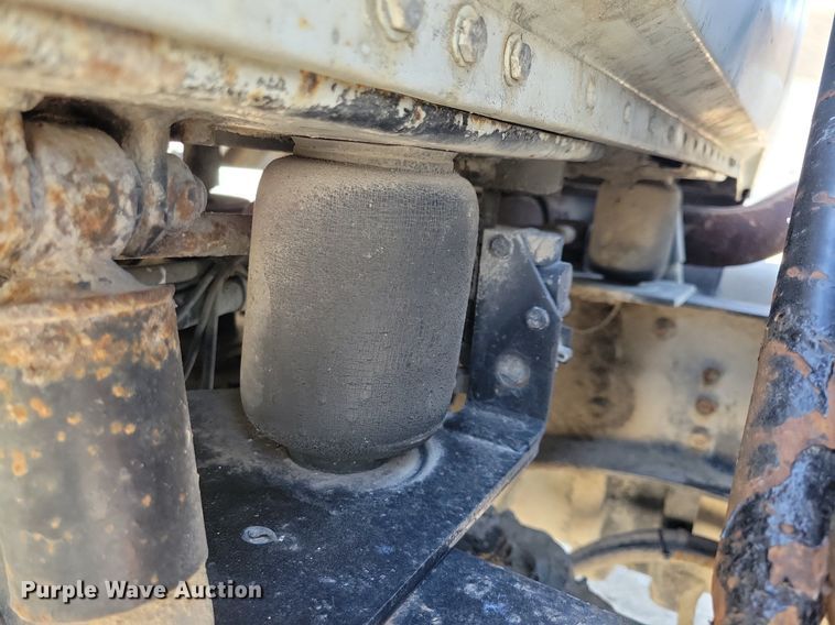 image for item JO9110 1992 White GMC WCA  semi truck