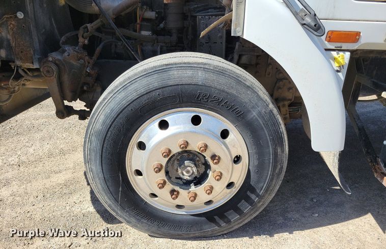 image for item JO9110 1992 White GMC WCA  semi truck