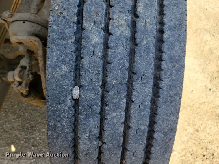 image for item JO9110 1992 White GMC WCA  semi truck