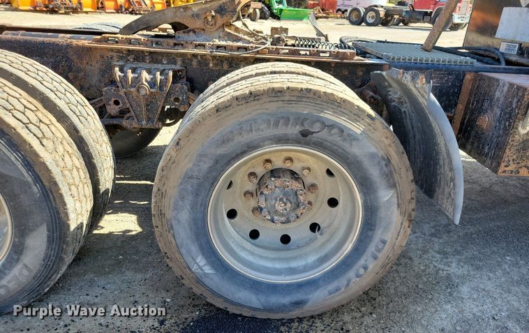 image for item JO9110 1992 White GMC WCA  semi truck