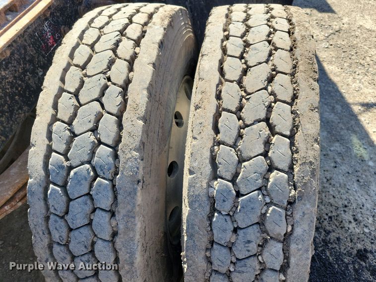 image for item JO9110 1992 White GMC WCA  semi truck