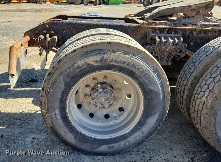 image for item JO9110 1992 White GMC WCA  semi truck