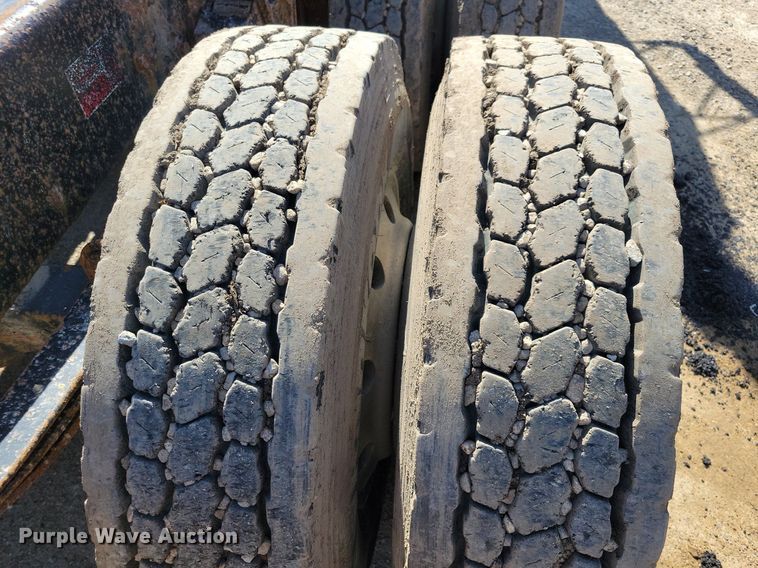 image for item JO9110 1992 White GMC WCA  semi truck