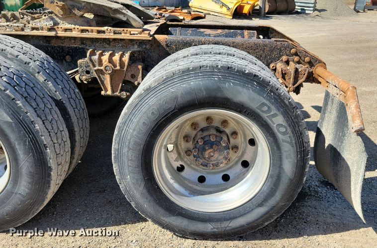 image for item JO9110 1992 White GMC WCA  semi truck