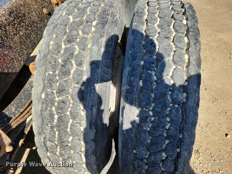 image for item JO9110 1992 White GMC WCA  semi truck