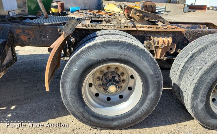 image for item JO9110 1992 White GMC WCA  semi truck