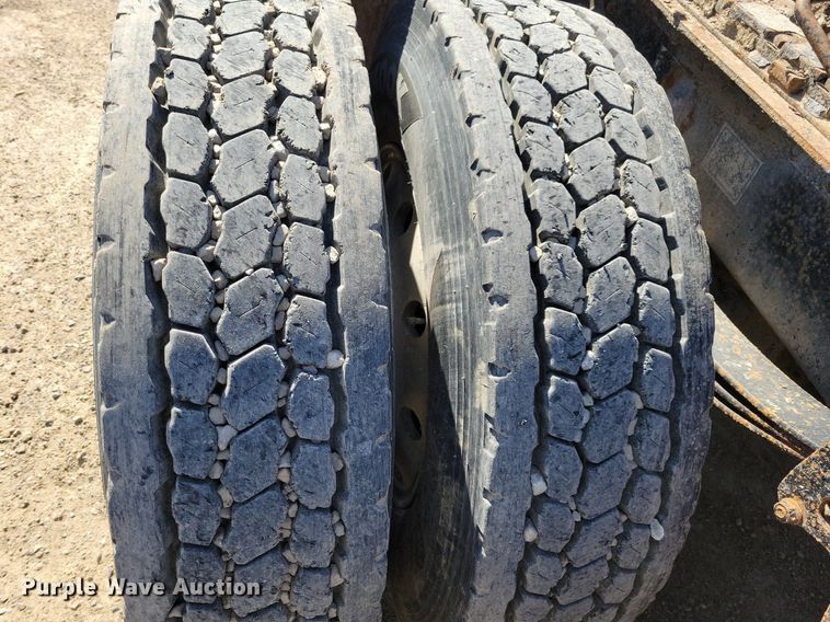 image for item JO9110 1992 White GMC WCA  semi truck