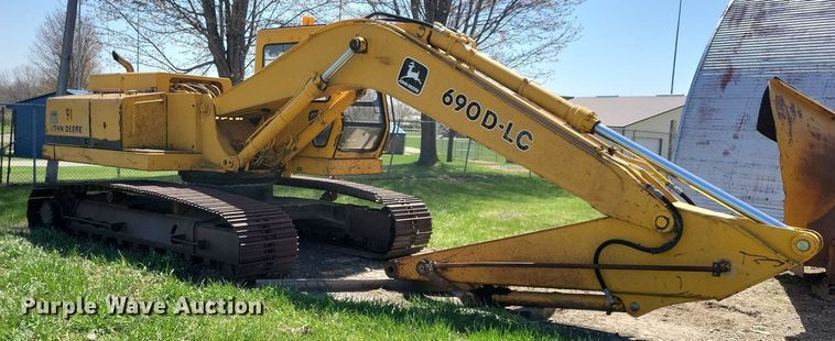 image for item JO9114 1990 John Deere 690D-LC  excavator