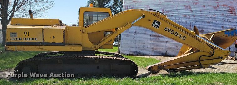 image for item JO9114 1990 John Deere 690D-LC  excavator