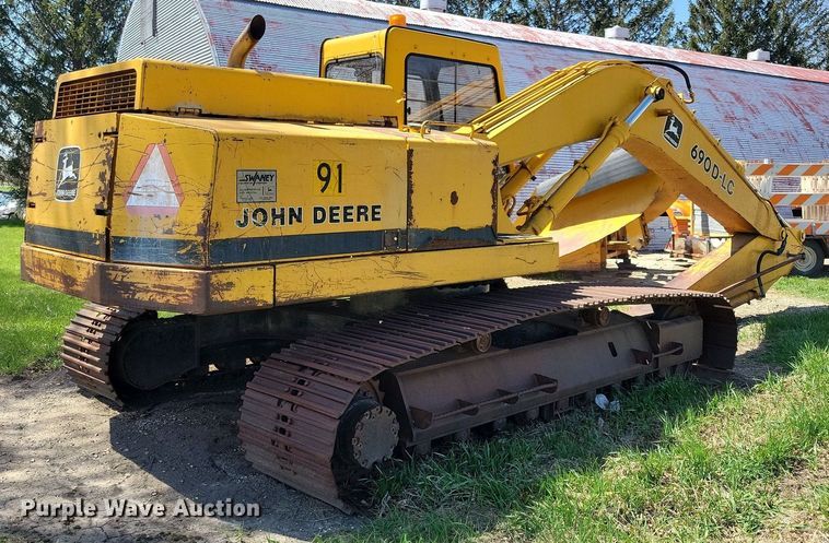 image for item JO9114 1990 John Deere 690D-LC  excavator