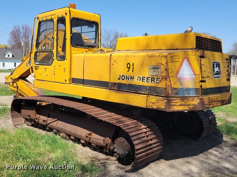 image for item JO9114 1990 John Deere 690D-LC  excavator