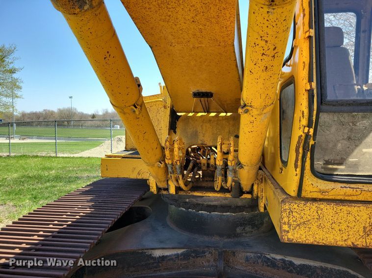 image for item JO9114 1990 John Deere 690D-LC  excavator