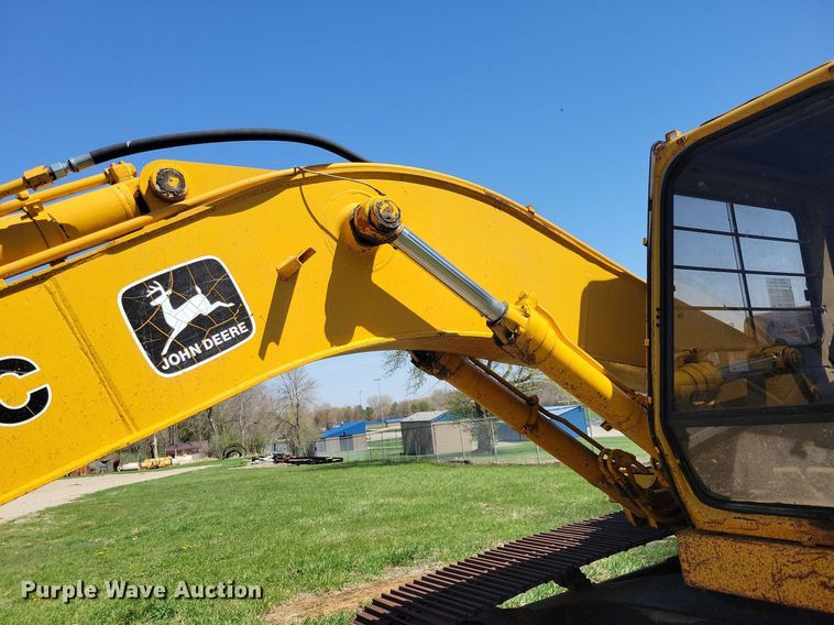image for item JO9114 1990 John Deere 690D-LC  excavator