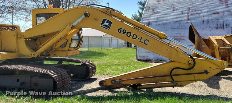 image for item JO9114 1990 John Deere 690D-LC  excavator