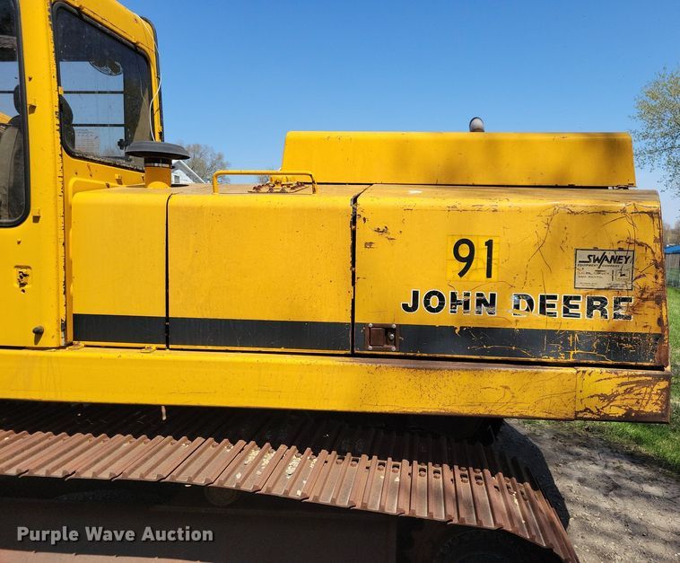 image for item JO9114 1990 John Deere 690D-LC  excavator