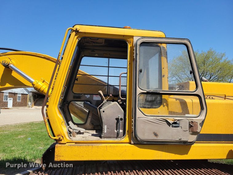 image for item JO9114 1990 John Deere 690D-LC  excavator