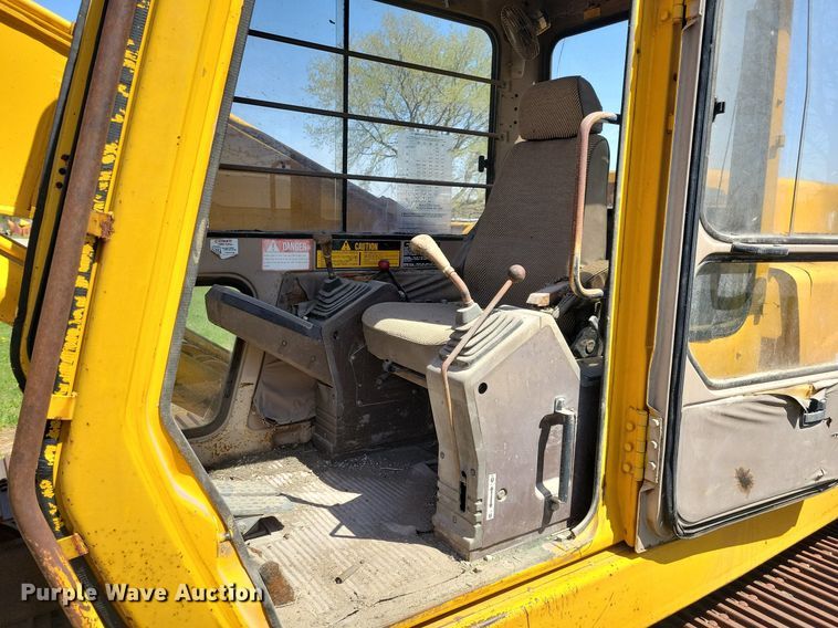 image for item JO9114 1990 John Deere 690D-LC  excavator