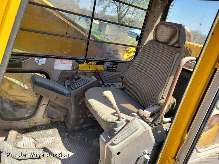 image for item JO9114 1990 John Deere 690D-LC  excavator