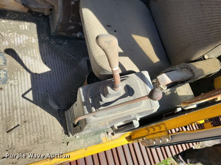 image for item JO9114 1990 John Deere 690D-LC  excavator