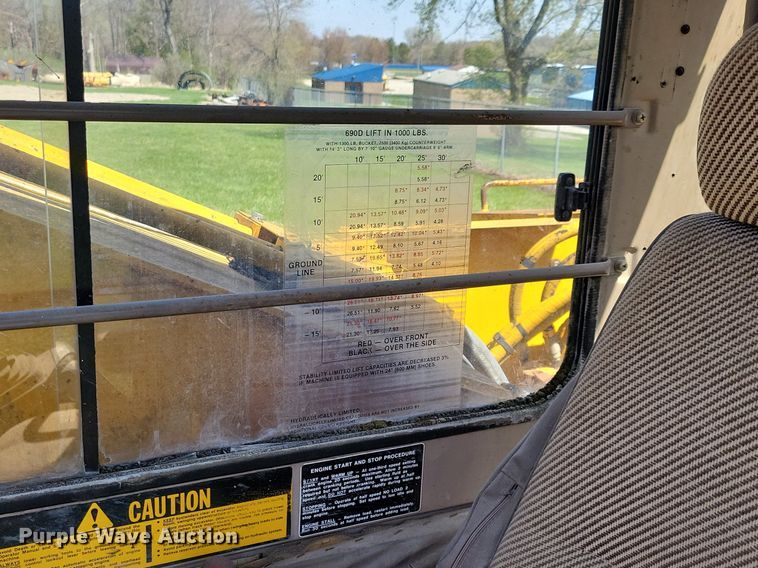 image for item JO9114 1990 John Deere 690D-LC  excavator