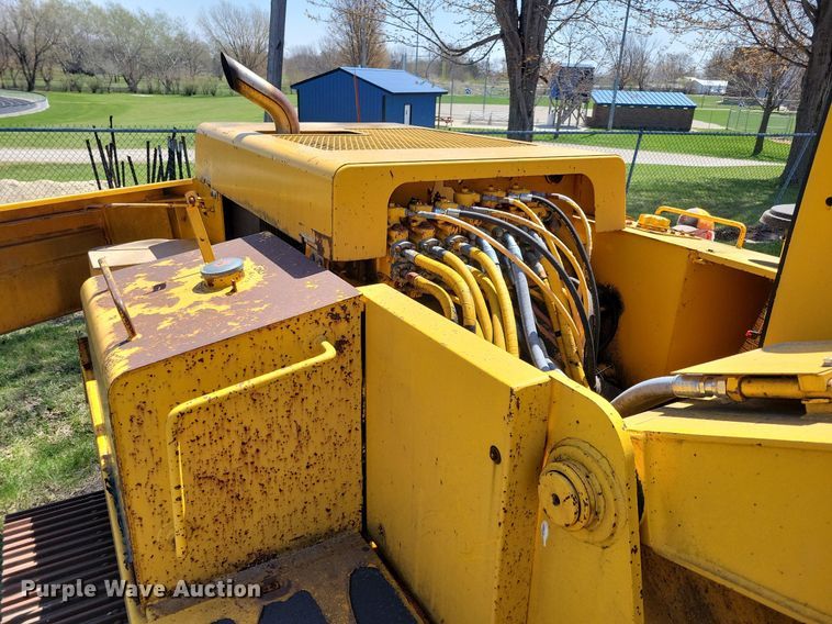 image for item JO9114 1990 John Deere 690D-LC  excavator