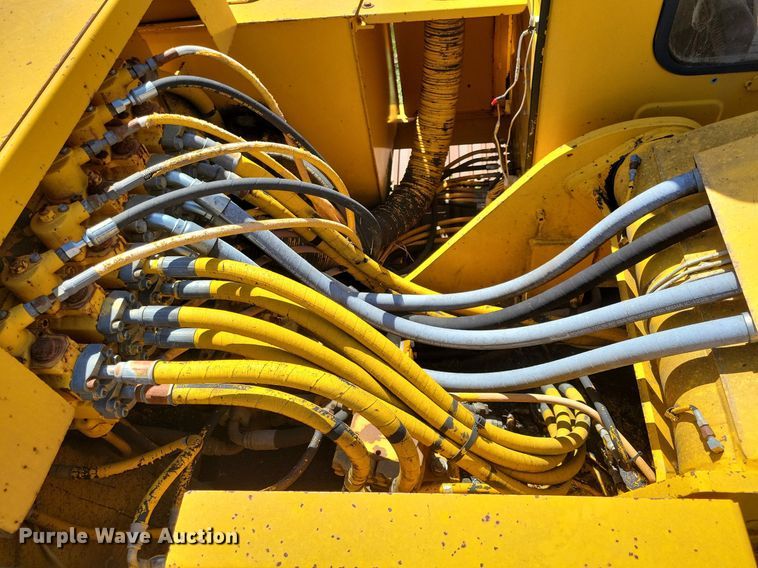 image for item JO9114 1990 John Deere 690D-LC  excavator