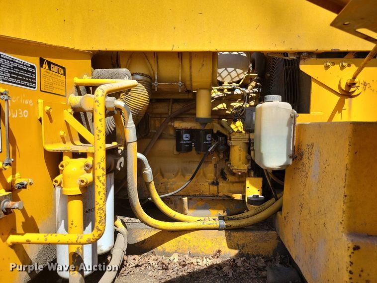 image for item JO9114 1990 John Deere 690D-LC  excavator