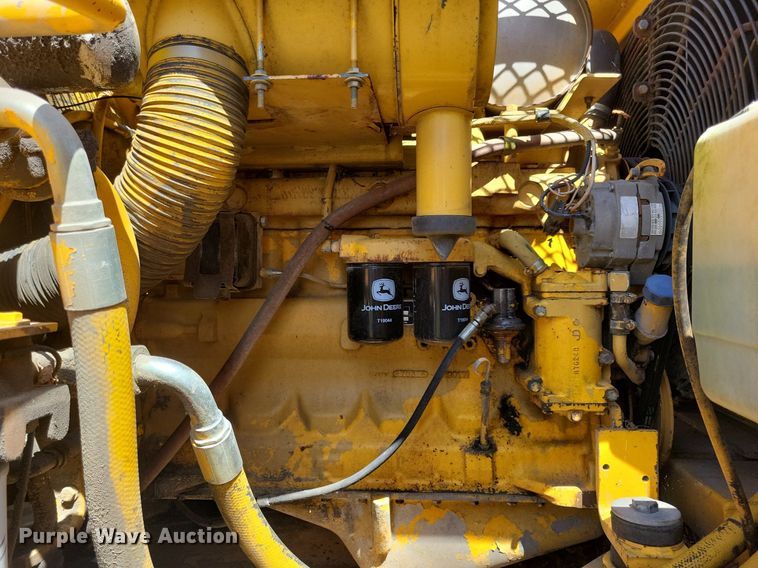 image for item JO9114 1990 John Deere 690D-LC  excavator