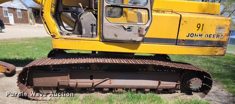 image for item JO9114 1990 John Deere 690D-LC  excavator