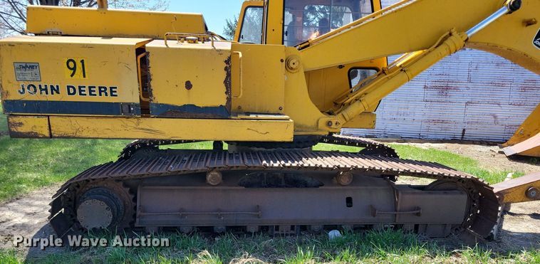image for item JO9114 1990 John Deere 690D-LC  excavator