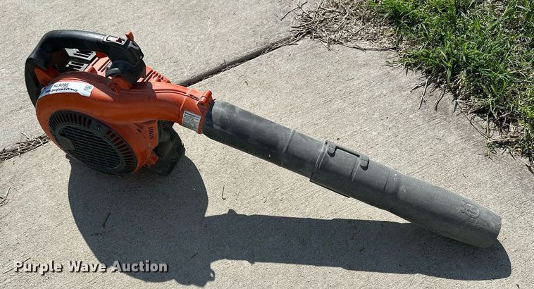 image for item KL9096 2017 Husqvarna 525BX  leaf blower