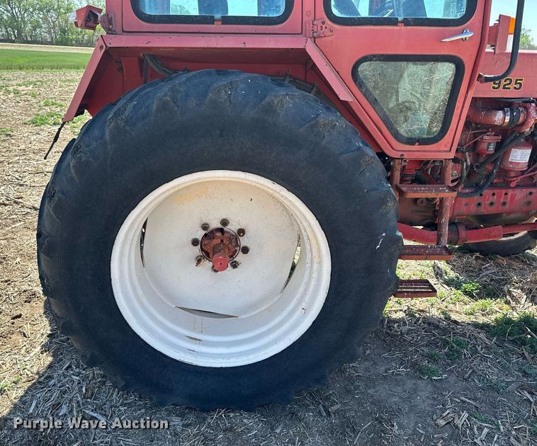 image for item KL9132 Belarus 925  tractor