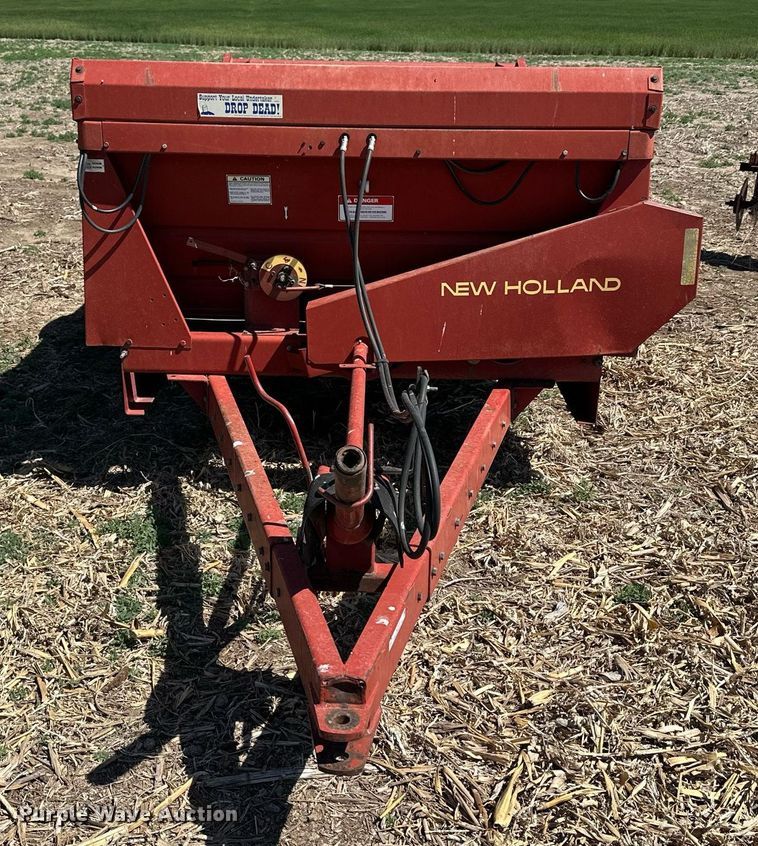 image for item KL9133 New Holland 190  manure spreader