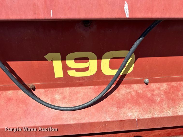 image for item KL9133 New Holland 190  manure spreader