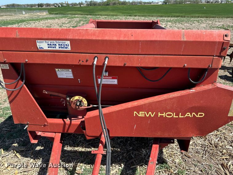 image for item KL9133 New Holland 190  manure spreader