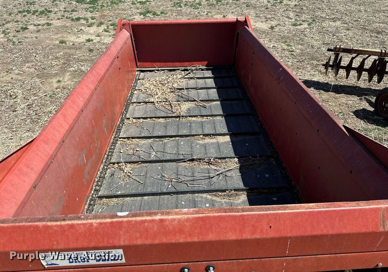 image for item KL9133 New Holland 190  manure spreader