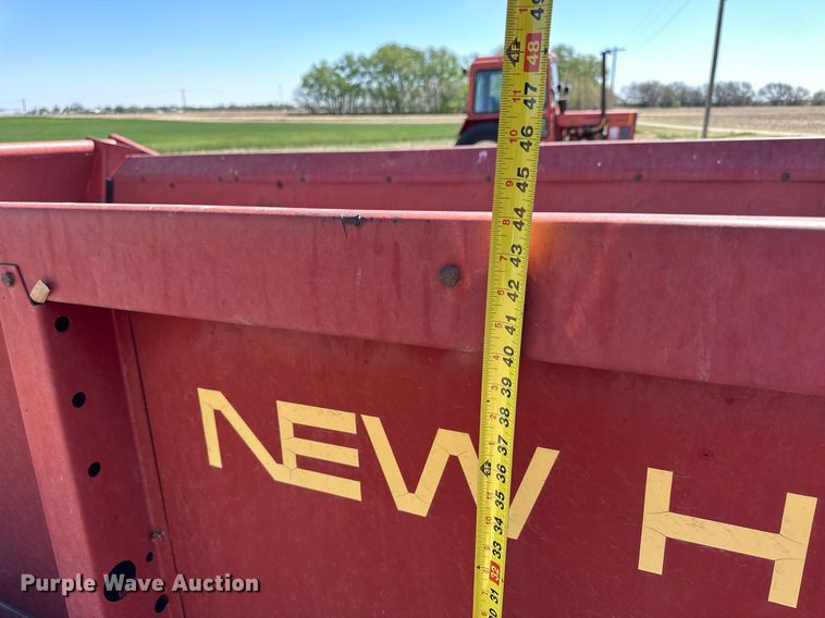 image for item KL9133 New Holland 190  manure spreader