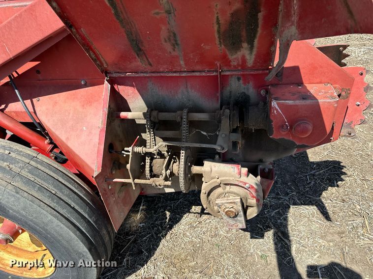 image for item KL9133 New Holland 190  manure spreader