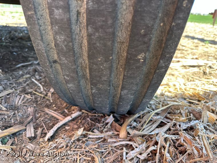 image for item KL9133 New Holland 190  manure spreader