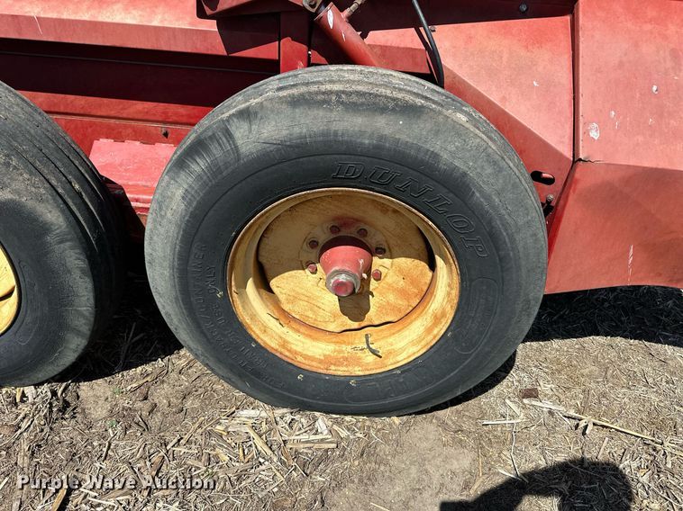 image for item KL9133 New Holland 190  manure spreader