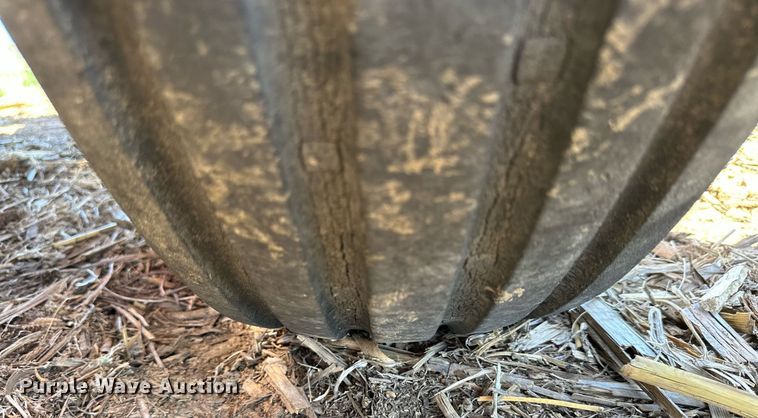 image for item KL9133 New Holland 190  manure spreader