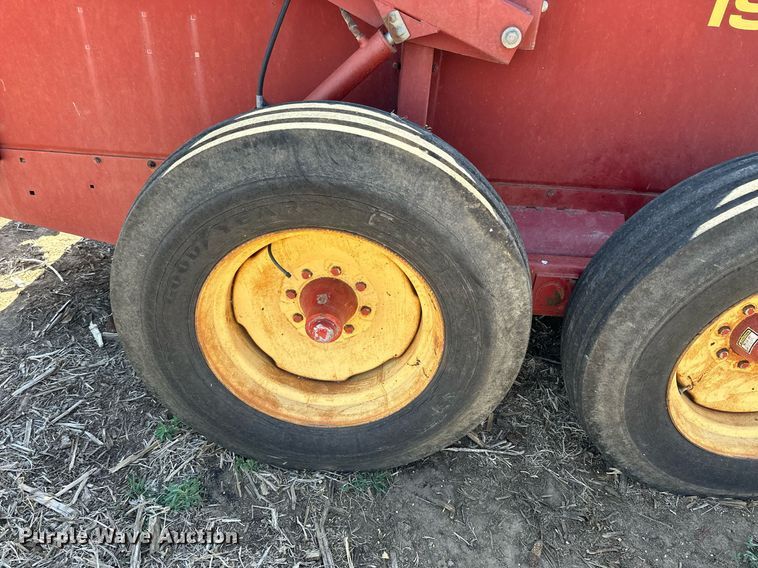 image for item KL9133 New Holland 190  manure spreader