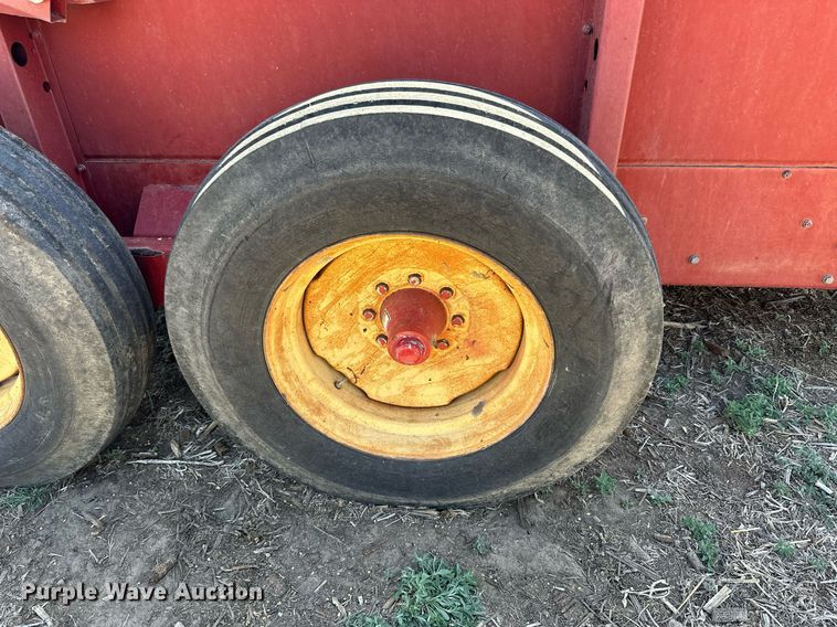 image for item KL9133 New Holland 190  manure spreader