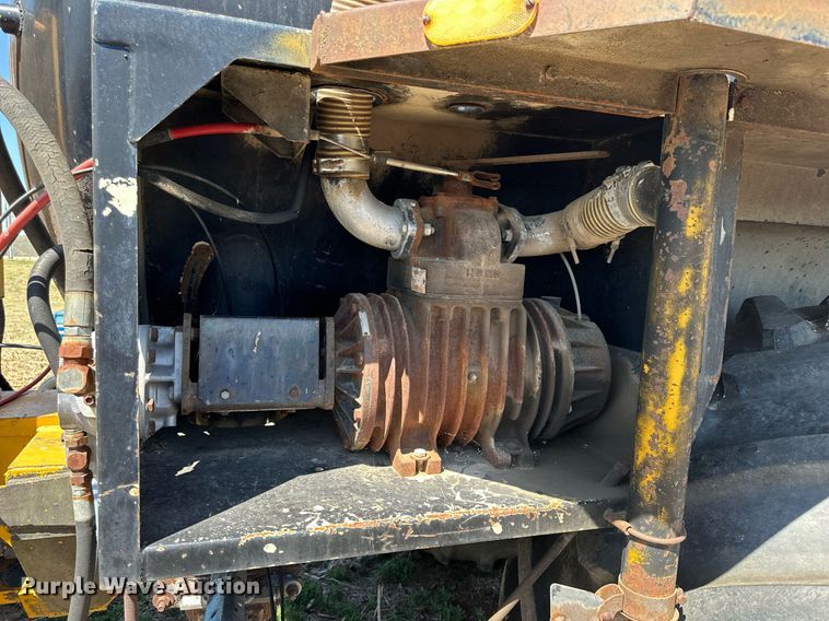 image for item KL9134 AG- Gator 1004  manure spreader truck