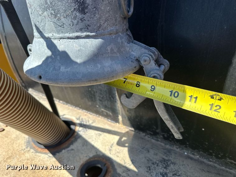 image for item KL9134 AG- Gator 1004  manure spreader truck