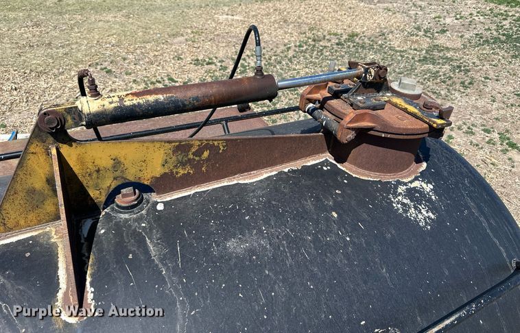 image for item KL9134 AG- Gator 1004  manure spreader truck