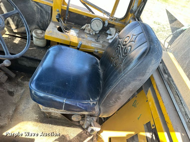 image for item KL9134 AG- Gator 1004  manure spreader truck